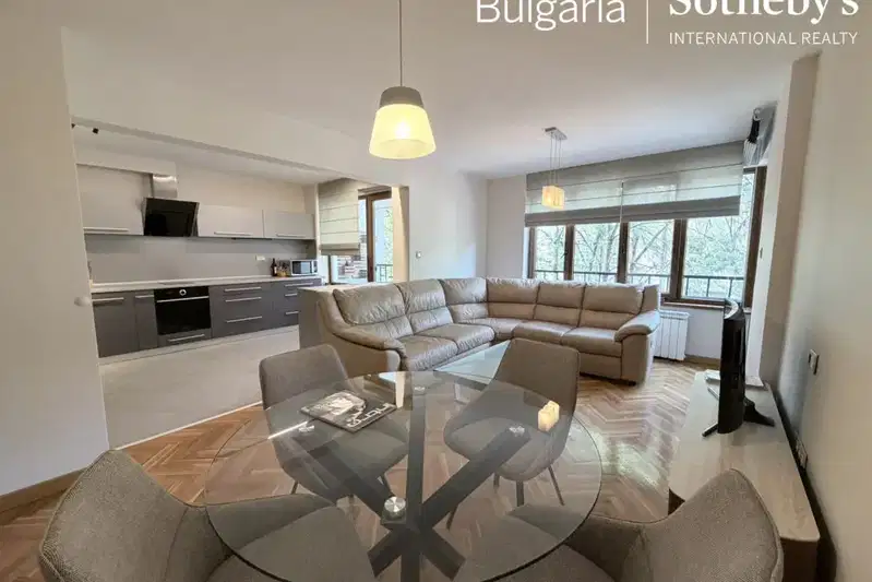 Spacious 3-room apartment in Center with three terraces
