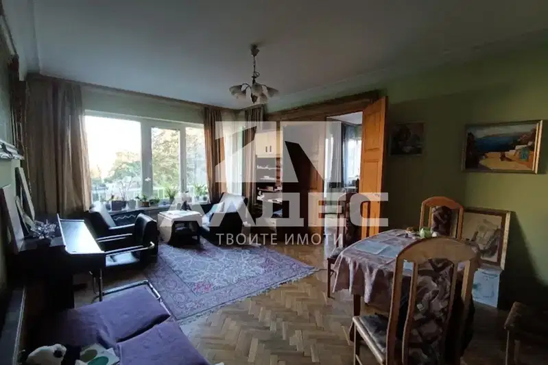 Spacious 4-room apartment in Center, Sofia with balconies