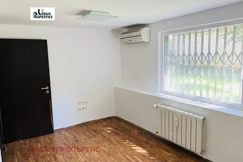 Two-room apartment on the ground floor in Doctorski Pamentnik, Sofia