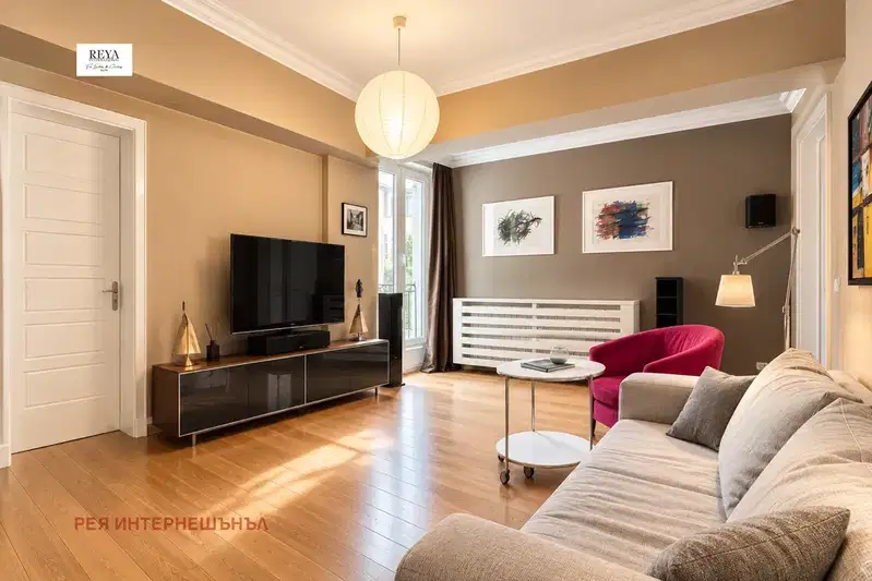 3-bedroom apartment in Sofiya, Doktorski Pametnik
