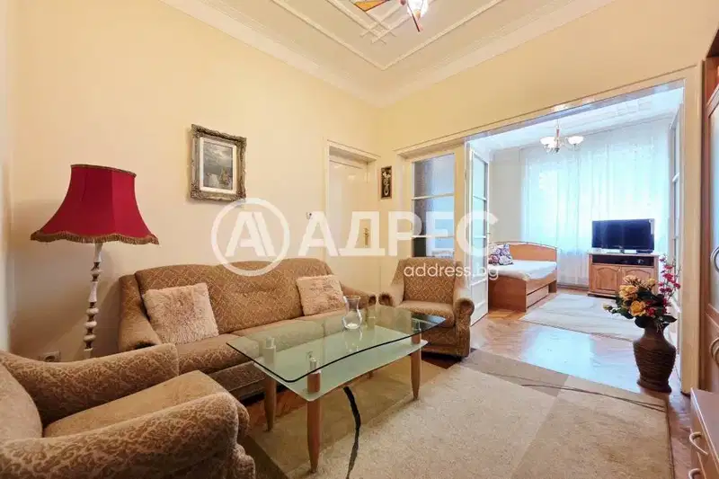 3-room apartment in Doctorski Pamentnik with high ceilings