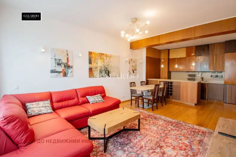 Three-room apartment with southwest aspect in Doktorski pametnik