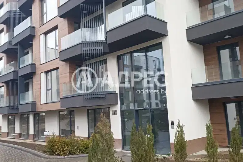 Двустаен апартамент с малък двор в Драгалевци, София