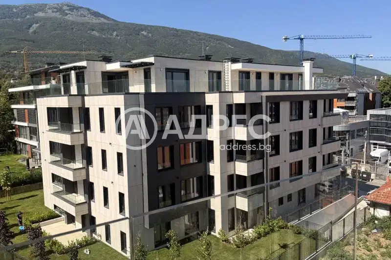Three-room apartment with southwest aspect in Dragalevtsi