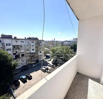 Снимка 4 — Двустаен апартамент с две тераси в Дружба 1, София