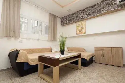 Two-room apartment on the ground floor in Druzhba 1, Sofia