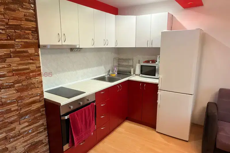 Three-room apartment in Druzhba 1 with balcony near metro