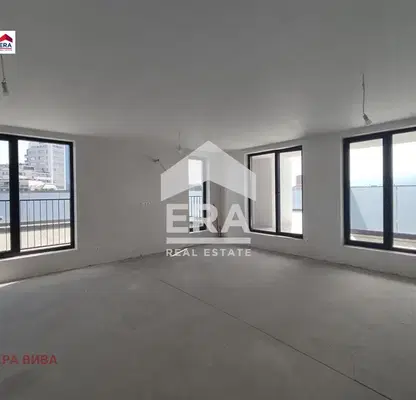 Photo 2 — Spacious 3-room apartment with panoramic terrace in Druzhba 2