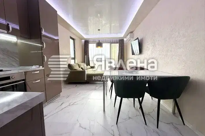 Двустаен апартамент в Дружба 2 с тераса и гараж