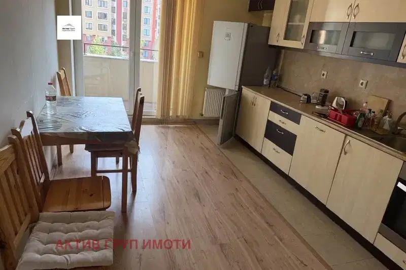 4-стаен апартамент в Дружба 2 с две тераси