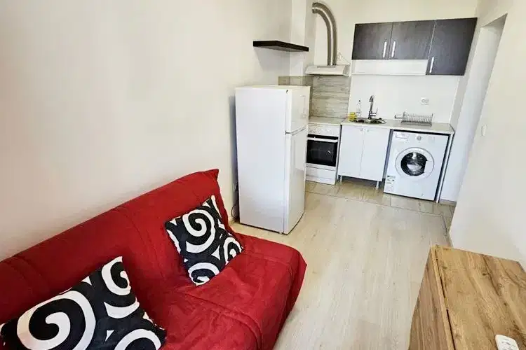 One-room apartment in Darvenitsa with parking space and elevator