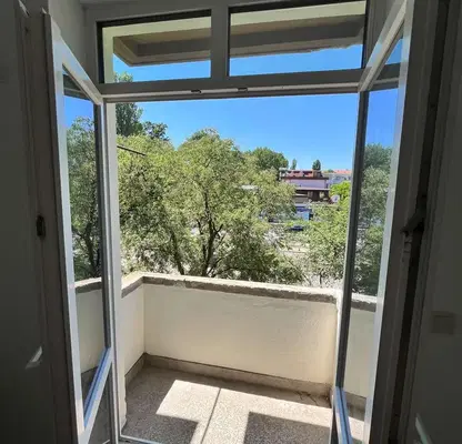 Photo 2 — Two-room apartment in Darvenitsa with balcony and attic space