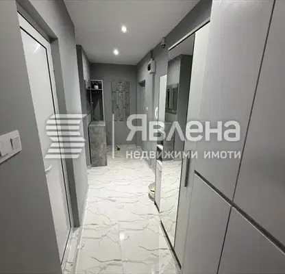 Снимка 2 — Двустаен апартамент с усвоени балкони във Фондови жилища, София