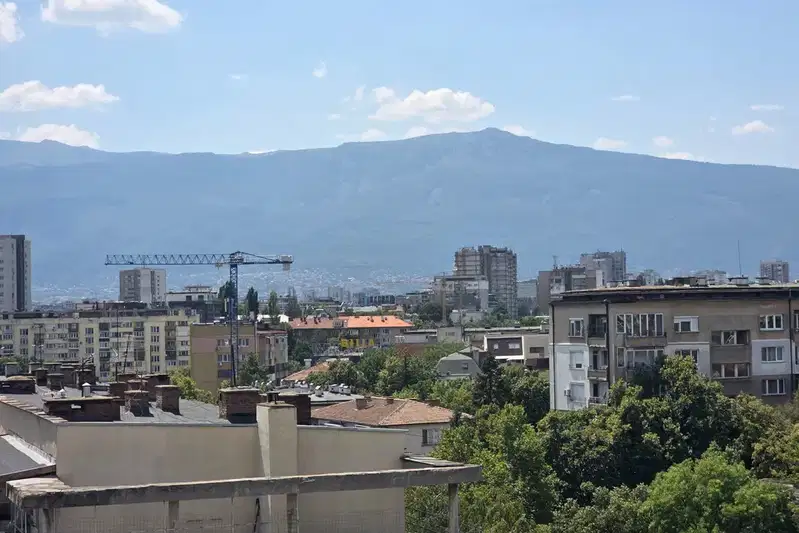 Тристаен апартамент с балкони и гледка към Витоша в Гео Милев