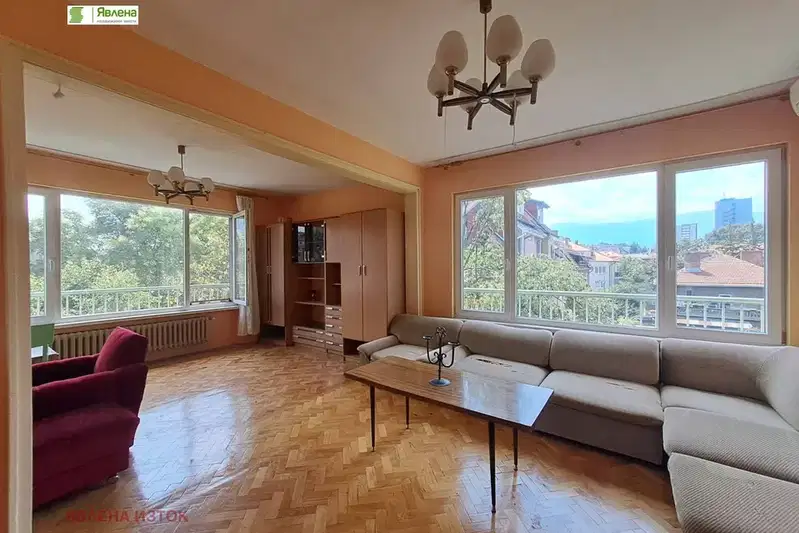 Тристаен апартамент с две тераси в Гео Милев, София