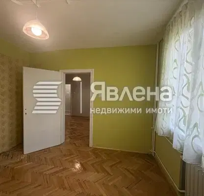 Снимка 3 — Двустаен апартамент в Гео Милев с паркомясто