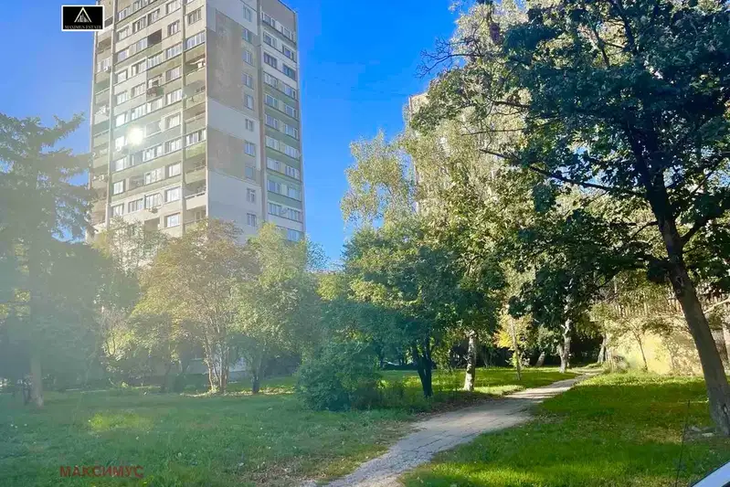 Тристаен апартамент с панорамна гледка в Гоце Делчев, София