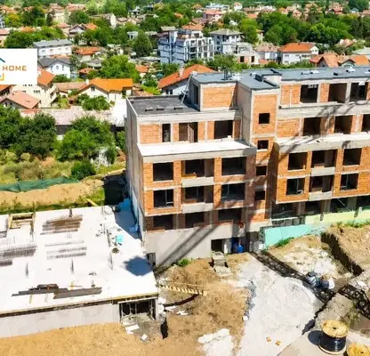 Снимка 3 — Четиристаен апартамент с панорамна гледка в Горубляне, София