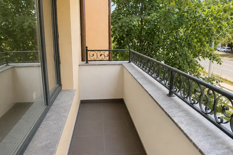 Spacious 3-room apartment in Hipodruma with terrace