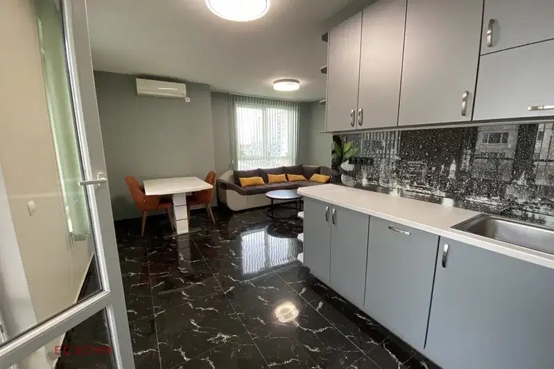 Three-room apartment in Hipodruma with functional layout