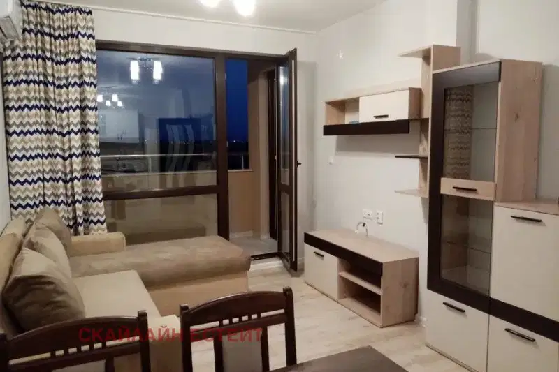 Two-room apartment in Izgrev with renovated interior