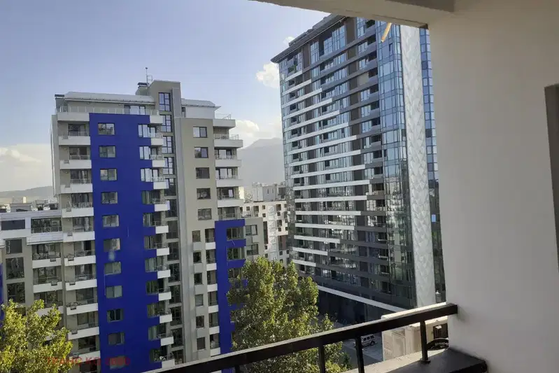 Spacious 3-room apartment in Izgrev with two terraces