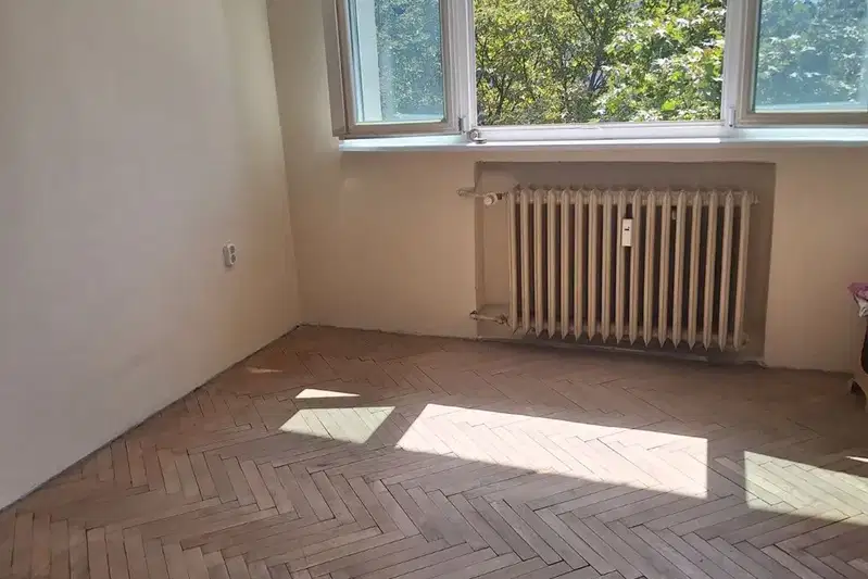 Three-room apartment on 5th floor in Iztok, Sofia
