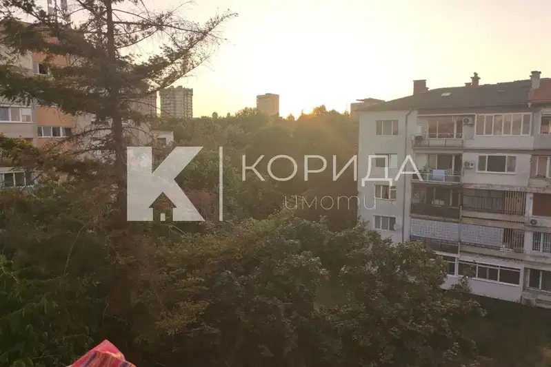 Three-room apartment with balconies in Iztok, Sofia