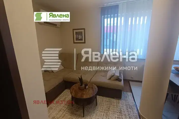 Тристаен апартамент с тераса в кв. Изток, София