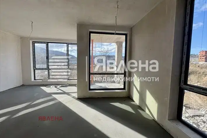 Двустаен апартамент в Карпузица с балкон и асансьор