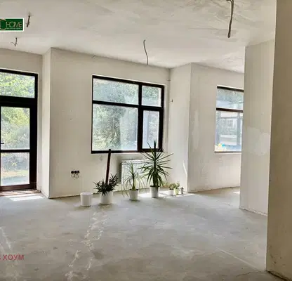 Снимка 2 — Тристаен апартамент 93 кв.м в Карпузица с контрол на достъп