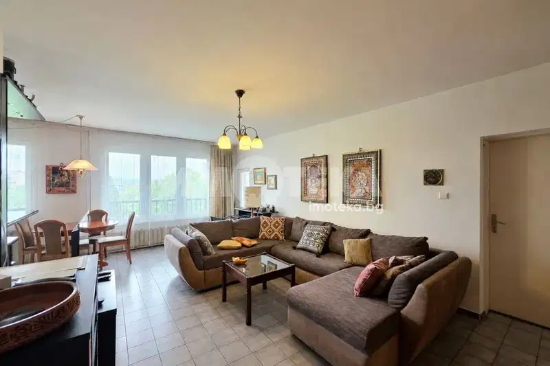 Spacious 3-room apartment in Krasno selo with two loggias