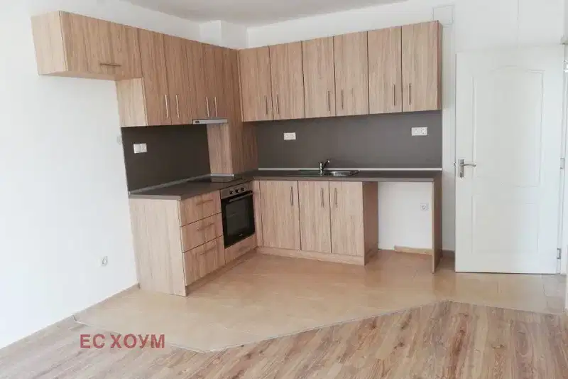 Three-room apartment in Krasno selo with terrace and elevator