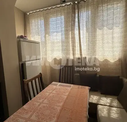 Снимка 4 — 3-стаен апартамент в Красно село с асансьор и близо до метро