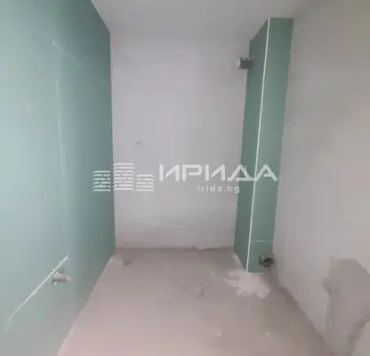 Снимка 4 — Просторен 3-стаен апартамент в Кръстова вада с тераса