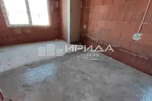 Тристаен апартамент с тераса в Кръстова вада, София