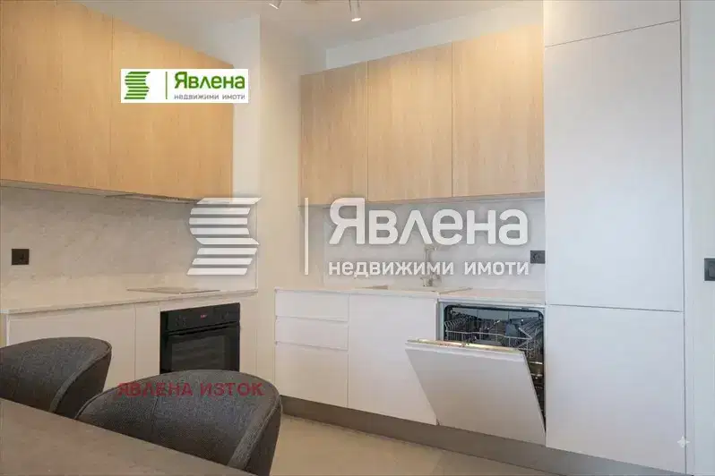 Тристаен апартамент с функционално разпределение в Кръстова вада