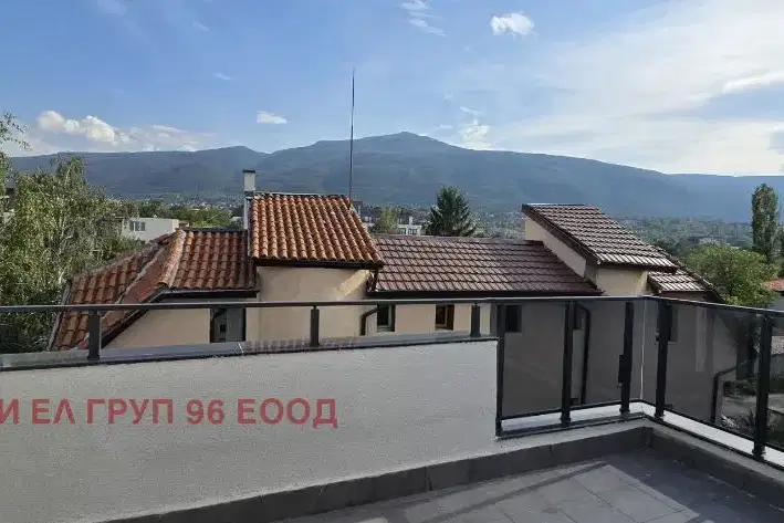 South-facing 4-room apartment with large terrace in Krastova vada