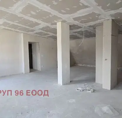 Снимка 2 — Южен 4-стаен апартамент с голяма тераса в Кръстова вада