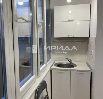 Снимка 2 — Едностаен апартамент в Лагера, София на последен етаж