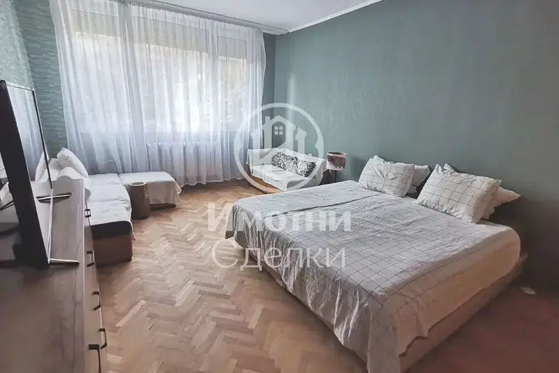 Тристаен апартамент 81 кв.м. в Лагера с остъклена тераса