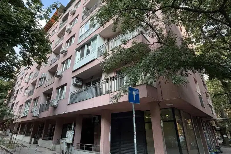 Тристаен апартамент в Лагера, София с тухлено строителство