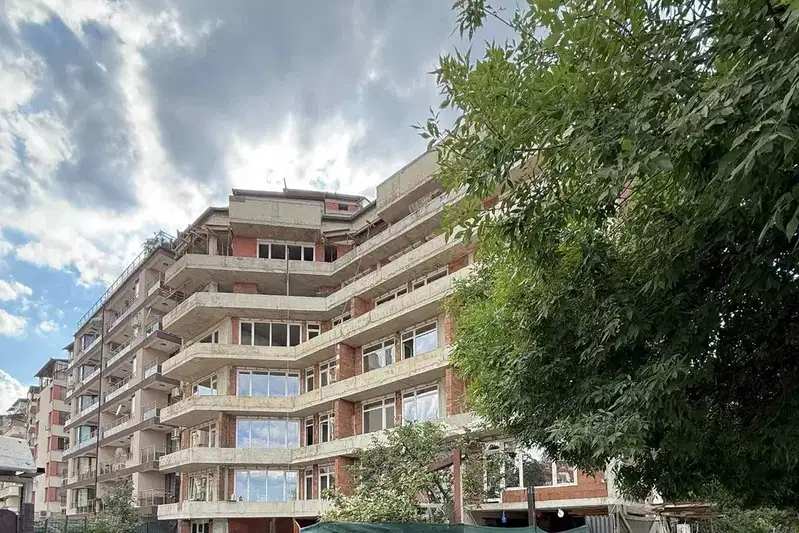 Четиристаен апартамент с тераса в Лагера, София