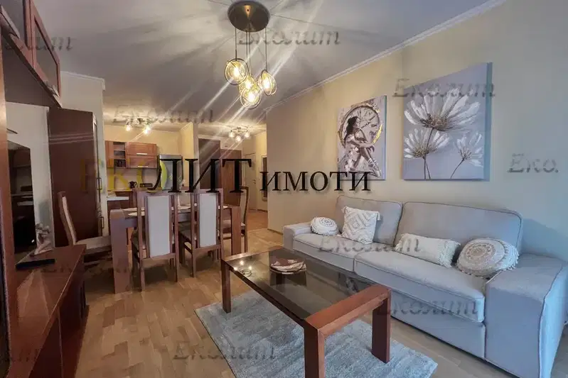 Просторен 2-стаен апартамент в Лагера с тераса