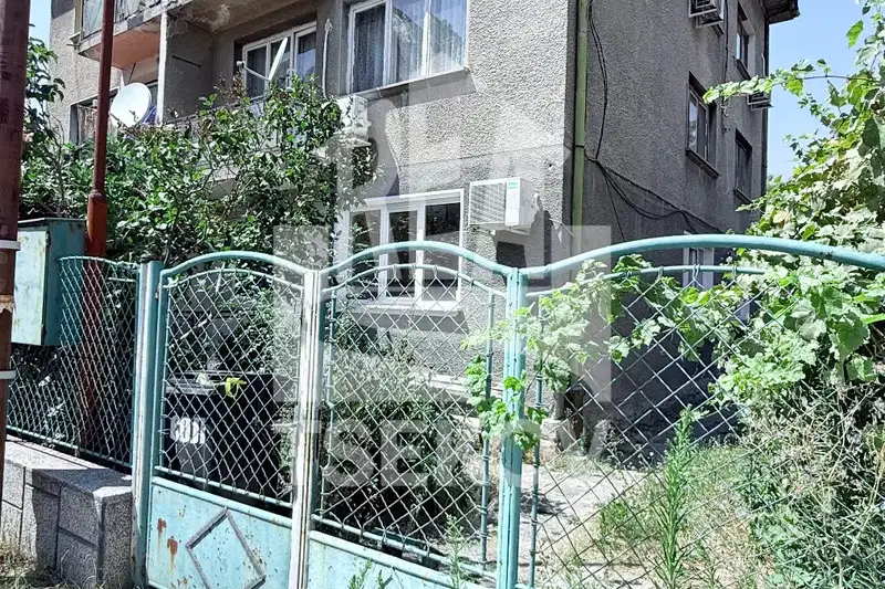 Тристаен апартамент на партер в Левски, София с паркинг