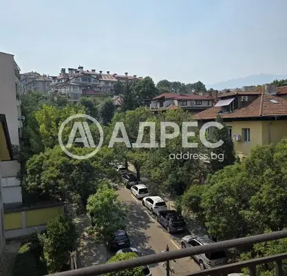 Снимка 2 — Тристаен апартамент с южно изложение в Лозенец, София