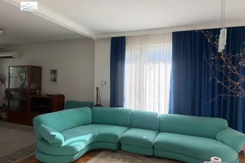 Spacious 4-room apartment in Lozenets with double terrace