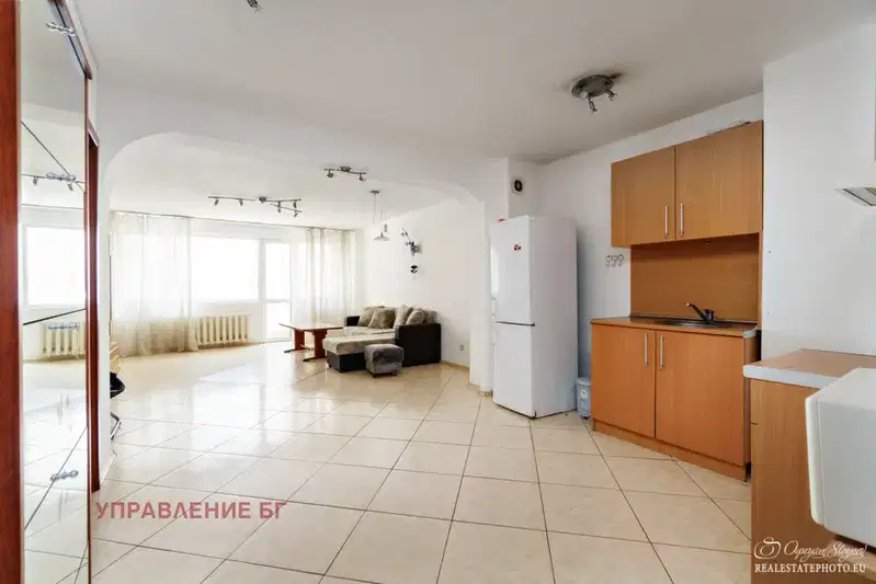 Двустаен апартамент с тераса в Лозенец, София