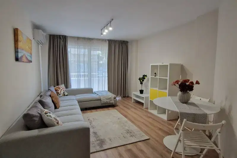 Spacious 2-room apartment with balcony in Lozenets, pl. Zhurnalist