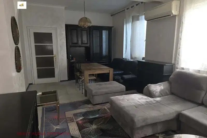 Three-room apartment in Lozenets with elevator and internet
